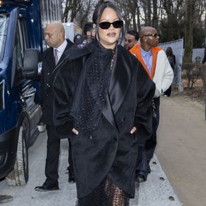 Sans surprise, des personnalités de renom ont eu la chance d'y assister comme Rihanna.

Rihanna au défilé Dior "Collection Haute Couture Printemps/Eté 2026" lors de la Fashion Week de Paris (PFW), au musée Rodin, à Paris, France, le 26 janvier 2026. © Olivier Borde/Bestimage