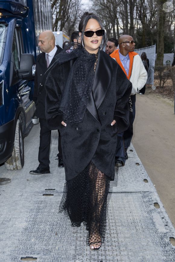 Sans surprise, des personnalités de renom ont eu la chance d'y assister comme Rihanna.

Rihanna au défilé Dior "Collection Haute Couture Printemps/Eté 2026" lors de la Fashion Week de Paris (PFW), au musée Rodin, à Paris, France, le 26 janvier 2026. © Olivier Borde/Bestimage