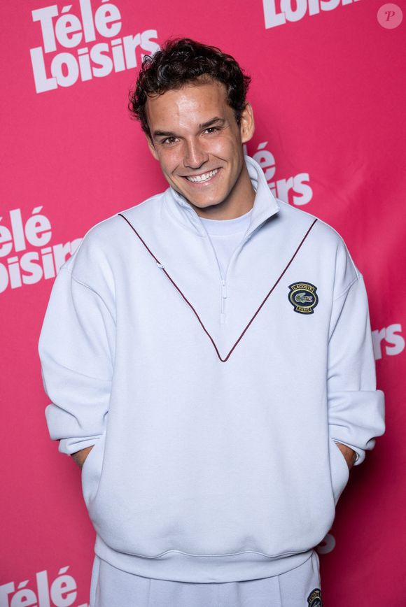 "C'est pour des raisons d'économie. Il y aura deux émissions en moins par semaine pour "Slam" et cinq de moins pour "Questions pour un champion"", a confié Simone Harari Baulieu, la productrice de l’émission, à "Télé-Loisirs"

Theo Curin assiste aux 'Tele Loisirs Awards 2024' le 23 septembre 2024 à Paris, France. Photo par Nasser Berzane/ABACAPRESS.COM