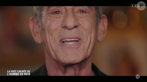 Le film révèle que son cancer, diagnostiqué en 2012, avait connu une rémission avant une rechute et une propagation aux poumons.

Capture d'écran du documentaire "La face cachée de l'Homme en Noir" sur TF1