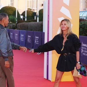 Elle venait soutenir son compagnon Roschdy Zem, président et membre du jury

Roschdy Zem et sa compagne Sarah Poniatowski sur le tapis rouge lors de la première du film 'L'Invitation' pendant la 52ème édition du Festival du Cinéma Américain de Deauville, France, le 5 septembre 2026. © Denis Guignebourg/Bestimage