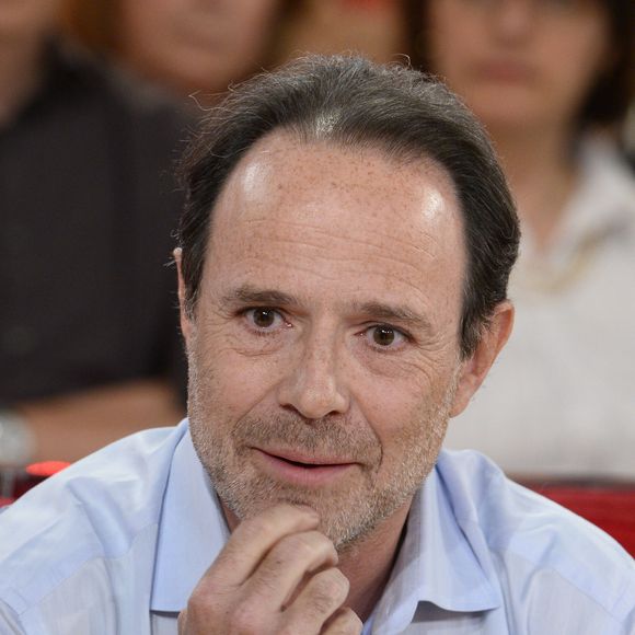 Un cadre inspirant qui nourrit quotidiennement l'imaginaire de Marc Levy mais aussi les dessins de sa femme, Pauline.  

Marc Levy - Enregistrement de l'émission "Vivement Dimanche" à Paris le 19 mars 2014. L'émission sera diffusée le 23 mars. 

©BestImage
