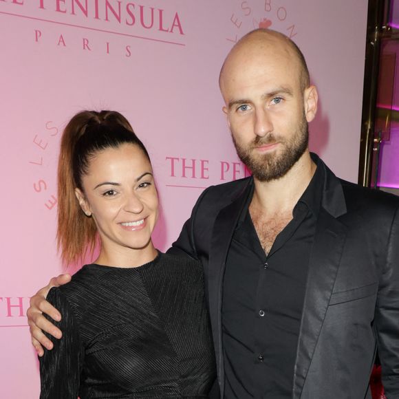 Denitsa Ikonomova (enceinte) et son compagnon François Alu - Photocall du 5ème gala de charité de l'association "Les Bonnes Fées" à l'occasion de la campagne mondiale "Octobre Rose" à l'hôtel Peninsula, Paris le 3 octobre 2024. © Coadic Guirec/Bestimage