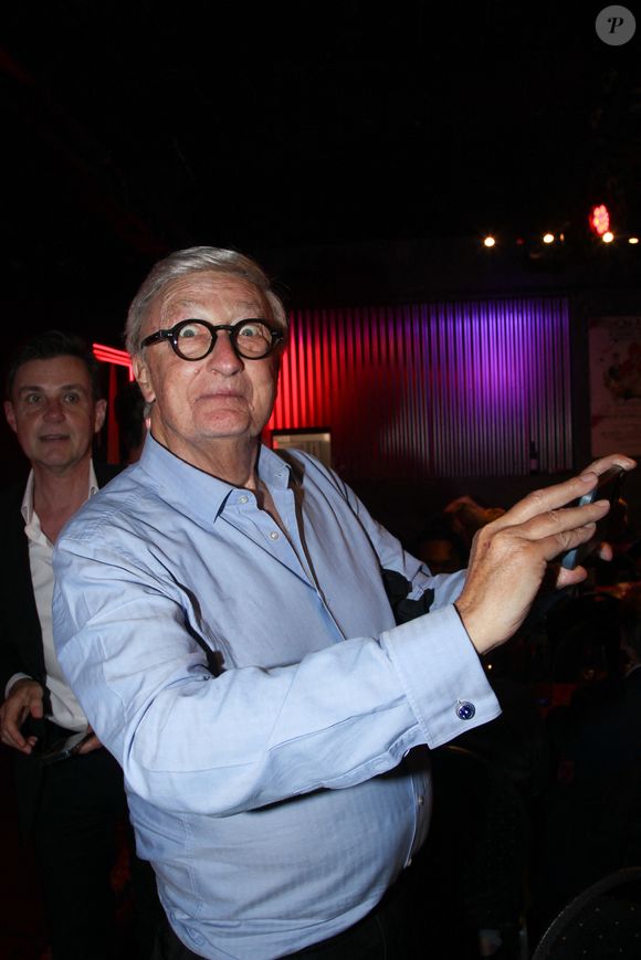 Olivier Lejeune lors de la soirée de présentation de la nouvelle revue au Artishow Cabaret à Paris, le 2 juin 2025.

Photo : Philippe Baldini / Bestimage