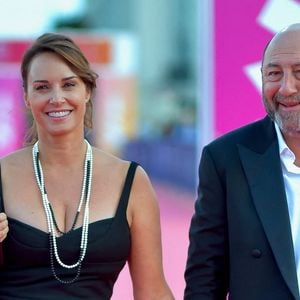 Kad Merad et Julia Vignali assistent à la projection du film « Nouvelle Vague » dans le cadre du 51e Festival du cinéma américain de Deauville, le 12 septembre 2025 à Deauville, en France. Photo de Franck Castel/ABACAPRESS.COM
