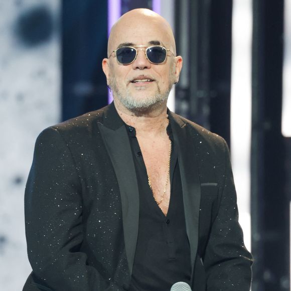 Pascal Obispo - Les célébrités se mobilisent pour la 38ème édition du Téléthon dans les studios de France 2 à Paris, le 29 novembre 2024. 
© Coadic Guirec / Bestimage