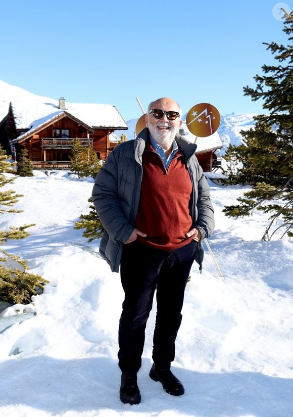 Gérard Jugnot au photocall du film "Y a pas de Réseau" dans le cadre de la 28ème édition du festival International du Film de Comédie à l'Alpe d'Huez, France, le 15 janvier 2025. © Dominique Jacovides/Bestimage