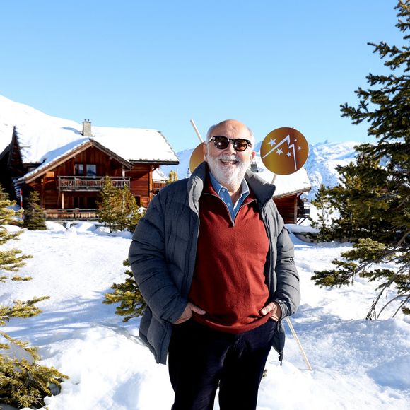 Gérard Jugnot au photocall du film "Y a pas de Réseau" dans le cadre de la 28ème édition du festival International du Film de Comédie à l'Alpe d'Huez, France, le 15 janvier 2025. © Dominique Jacovides/Bestimage