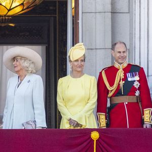 Le prince William, prince de Galles, Catherine (Kate) Middleton, princesse de Galles, le prince George de Galles, le prince Louis de Galles, la princesse Charlotte de Galles, le roi Charles III d'Angleterre, Camilla Parker Bowles, reine consort d'Angleterre, Sophie Rhys-Jones, duchesse d'Edimbourg, le prince Edward, duc d'Edimbourg, Louise Mountbatten-Windsor (Lady Louise Windsor), la princesse Anne, son mari Timothy Laurence et Le prince Edward, duc de Kent - Les membres de la famille royale britannique au balcon du Palais de Buckingham lors de la parade militaire "Trooping the Colour" à Londres, Royaume Uni, le 15 juin 2024. © Ian Vogler/MirrorPix/Bestimage