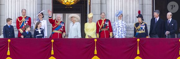 Le prince William, prince de Galles, Catherine (Kate) Middleton, princesse de Galles, le prince George de Galles, le prince Louis de Galles, la princesse Charlotte de Galles, le roi Charles III d'Angleterre, Camilla Parker Bowles, reine consort d'Angleterre, Sophie Rhys-Jones, duchesse d'Edimbourg, le prince Edward, duc d'Edimbourg, Louise Mountbatten-Windsor (Lady Louise Windsor), la princesse Anne, son mari Timothy Laurence et Le prince Edward, duc de Kent - Les membres de la famille royale britannique au balcon du Palais de Buckingham lors de la parade militaire "Trooping the Colour" à Londres, Royaume Uni, le 15 juin 2024. © Ian Vogler/MirrorPix/Bestimage