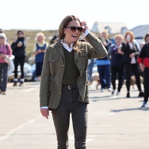 Le temps était radieux et Kate Middleton avait sorti les lunettes de soleil

Le Prince William et Kate Middleton, le Prince et la Princesse de Galles, prennent le ferry pour l'île de Iona, le deuxième jour de leur visite à l'île de Mull en Ecosse, Royaume-Uni, le 30 avril 2025.  Photo de Stephen Lock/I-Images/ABACAPRESS.COM
