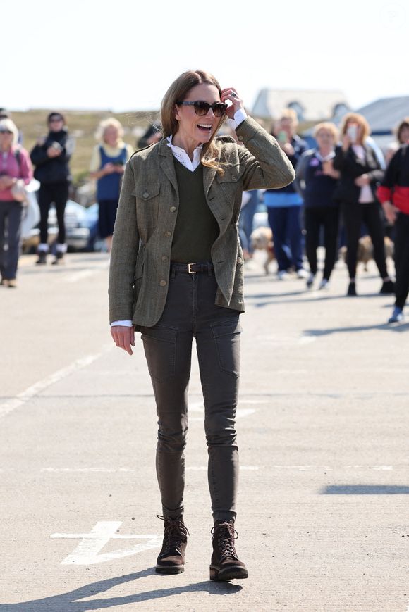 Le temps était radieux et Kate Middleton avait sorti les lunettes de soleil

Le Prince William et Kate Middleton, le Prince et la Princesse de Galles, prennent le ferry pour l'île de Iona, le deuxième jour de leur visite à l'île de Mull en Ecosse, Royaume-Uni, le 30 avril 2025.  Photo de Stephen Lock/I-Images/ABACAPRESS.COM