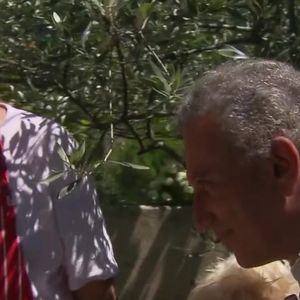 Michel Drucker dévoile des images de la maison de Mimie Mathy située à Vaison-la-Romaine dans l'émission Vivement dimanche le 9 février 2025 sur France 3.