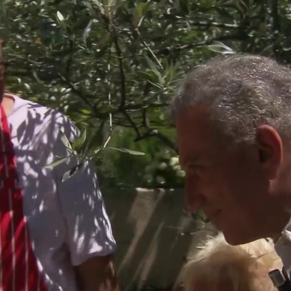 Michel Drucker dévoile des images de la maison de Mimie Mathy située à Vaison-la-Romaine dans l'émission Vivement dimanche le 9 février 2025 sur France 3.