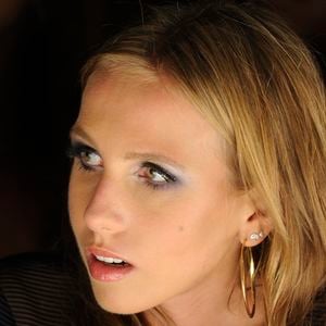 Qui est Allegra Versace ? 

Allegra Versace à la Fashion Week de Milan