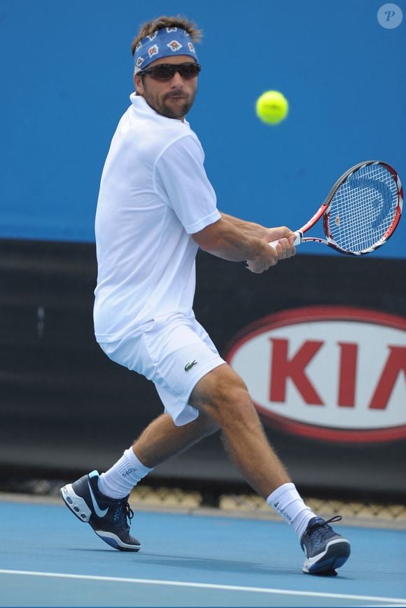 Pour éviter de revivre ces séparations, Nolwenn Leroy a accompagné autant qu'elle l'a pu Arnaud durant sa carrière.

Le Français Arnaud Clément est battu par l'Espagnol Fernando Verdasco, 6-1 6-1 6-2, lors du deuxième tour, 4e jour, de l'Open d'Australie à Melbourne, Australie, le 22 janvier 2009. Photo par Corinne Dubreuil/Cameleon/ABACAPRESS.COM