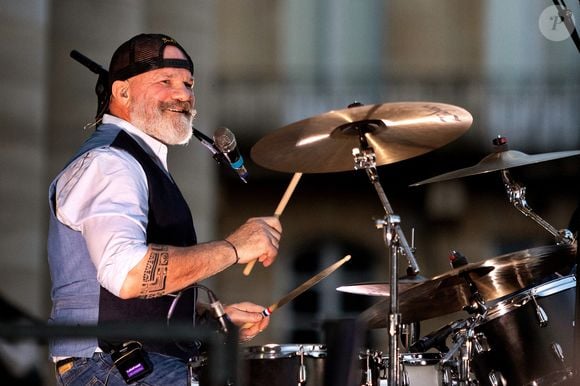 Le grand chef et animateur TV Philippe Etchebest est egalement leader et batteur d'un groupe de rock, "Chef and the Gang", il a organisé pour la fete de la musique un concert devant un de ses restaurants, " Le Quatrieme Mur", qu'il dirige dans le batiment de l'Opera de Bordeaux, le 21 Juin 2024. Patrick Bernard-Thierry David/ Bestimage