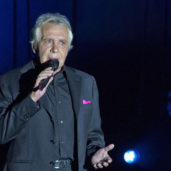 Le chanteur français Michel Sardou se produit au Palais Nikaia à Nice, dans le sud de la France, le 05 mai 2011. Photo by Syspeo.R/ABACAPRESS.COM