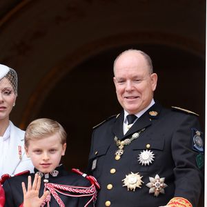 Le prince Albert II de Monaco, Le prince Jacques de Monaco, marquis des Baux - La famille princière de Monaco au balcon du palais, à l'occasion de la Fête Nationale de Monaco, le 19 novembre 2025. © Dominique Jacovides/Bestimage
