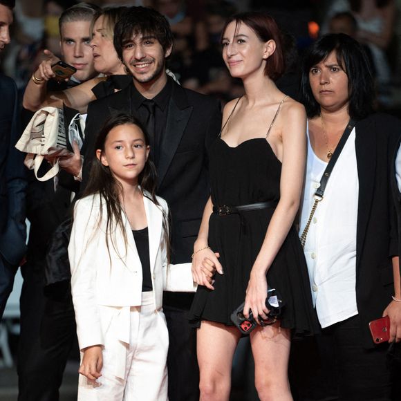 Elle vit désormais à Londres

Ben, Alice et Joe Attal, les enfants de Charlotte Gainsbourg et d'Yvan Attal, assistent à la projection du film « Jane par Charlotte » lors du 74e Festival de Cannes, le 7 juillet 2021 à Cannes, en France.Photo de David Niviere/ABACAPRESS.COM