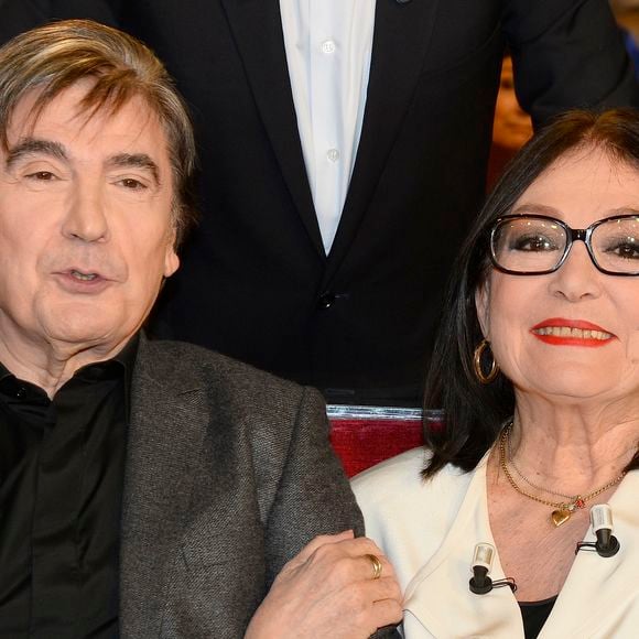 Serge Lama et Nana Mouskouri - Enregistrement de l'émission "Vivement Dimanche" à Paris le 26 novembre 2014. L'émission sera diffusée le 30 novembre 2014.  

Photo : COADIC GUIREC / BESTIMAGE