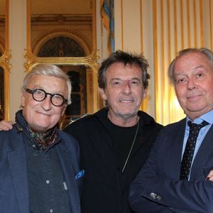 Entourée de nombreuses personnalités du spectacle, l’actrice a été chaleureusement ovationnée, confirmant sa popularité intacte et la reconnaissance de sa longue carrière. 

Olivier Lejeune, Jean-Luc Reichmann, Michel Leeb - Rachida Dati remet à Chantal Ladesou les insignes de Chevalier de la Légion d'Honneur au ministère de la Culture à Paris le 2 février 2026.

© Philippe Baldini / Bestimage