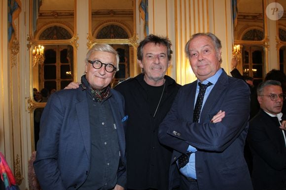 Entourée de nombreuses personnalités du spectacle, l’actrice a été chaleureusement ovationnée, confirmant sa popularité intacte et la reconnaissance de sa longue carrière. 

Olivier Lejeune, Jean-Luc Reichmann, Michel Leeb - Rachida Dati remet à Chantal Ladesou les insignes de Chevalier de la Légion d'Honneur au ministère de la Culture à Paris le 2 février 2026.

© Philippe Baldini / Bestimage