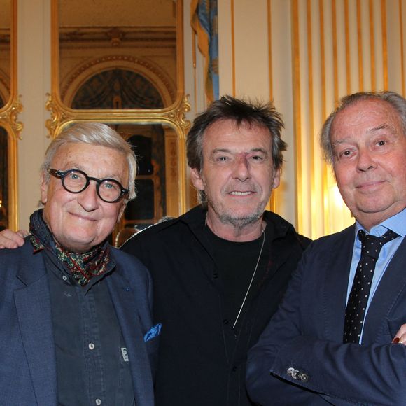 Entourée de nombreuses personnalités du spectacle, l’actrice a été chaleureusement ovationnée, confirmant sa popularité intacte et la reconnaissance de sa longue carrière. 

Olivier Lejeune, Jean-Luc Reichmann, Michel Leeb - Rachida Dati remet à Chantal Ladesou les insignes de Chevalier de la Légion d'Honneur au ministère de la Culture à Paris le 2 février 2026.

© Philippe Baldini / Bestimage