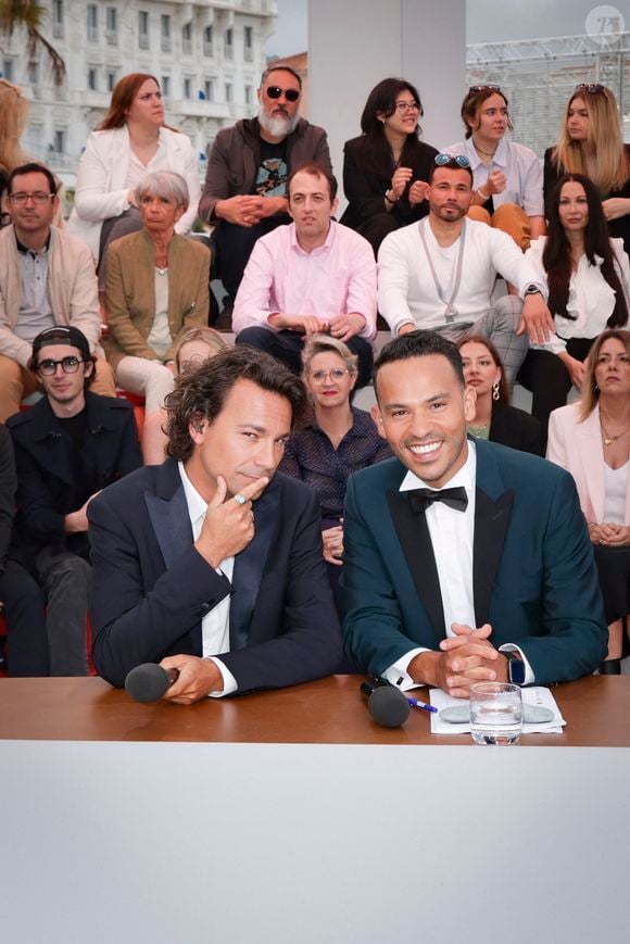 Exclusif - Bertrand Chameroy, Mohamed Boufhafsi sur le plateau de l'émission "C à vous" lors du 77ème Festival International du Film de Cannes le 20 mai 2024. Photographe : Jack Tribeca / Bestimage