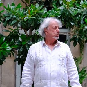 L’actrice Suzanne de Baecque convie le chanteur Hervé Vilard à un tête-à-tête artistique et prolifique lors du  79e édition du festival d’Avignon le 24 juillet 2025.
 © Luca Cutolo/PsnewZ/Bestimage