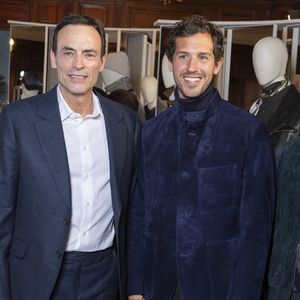 Au cours de cette soirée, il a pu compter sur le soutien d'Anthony Delon, grand ami de son père Paul Belmondo

Victor Belmondo, nouvel ambassadeur de Berluti, Anthony Delon et Salim Kechiouche  - Photocall pour les 130 ans de Berluti lors de la fashion week à Paris le 22 janvier 2025. © Olivier Borde /Bestimage