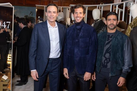 Au cours de cette soirée, il a pu compter sur le soutien d'Anthony Delon, grand ami de son père Paul Belmondo

Victor Belmondo, nouvel ambassadeur de Berluti, Anthony Delon et Salim Kechiouche  - Photocall pour les 130 ans de Berluti lors de la fashion week à Paris le 22 janvier 2025. © Olivier Borde /Bestimage
