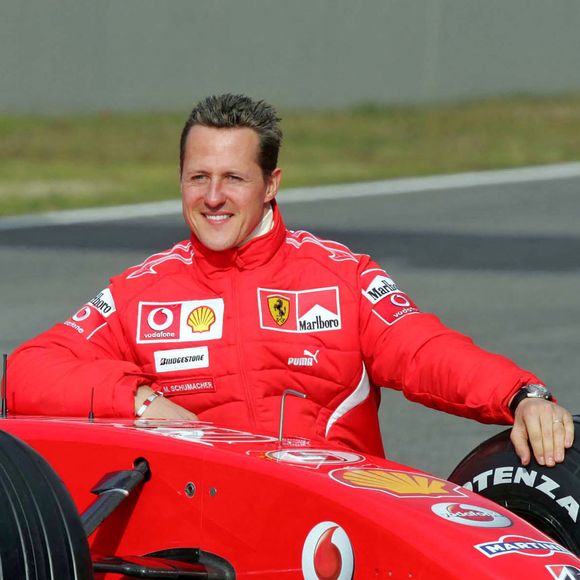 Michael Schumacher, pilote officiel de la Scudéria Ferrari, lors de la présentation de la nouvelle Formule 1 Ferrari 248 F1 au Mugello (24/01/06)