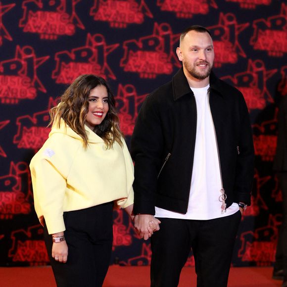 Inès Reg et Kévin Debonne lors de la 23ème édition des NRJ Music Awards 2021 au Palais des Festivals de Cannes, le 20 novembre 2021.
© Dominique Jacovides/Bestimage