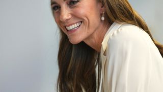Kate Middleton remet la tenue de sport au placard et réapparaît sublime dans une tenue blanche recyclée !