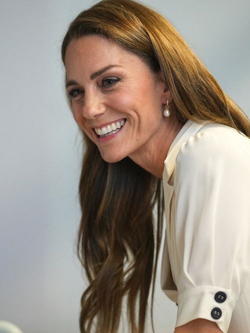 Kate Middleton remet la tenue de sport au placard et réapparaît sublime dans une tenue blanche recyclée !