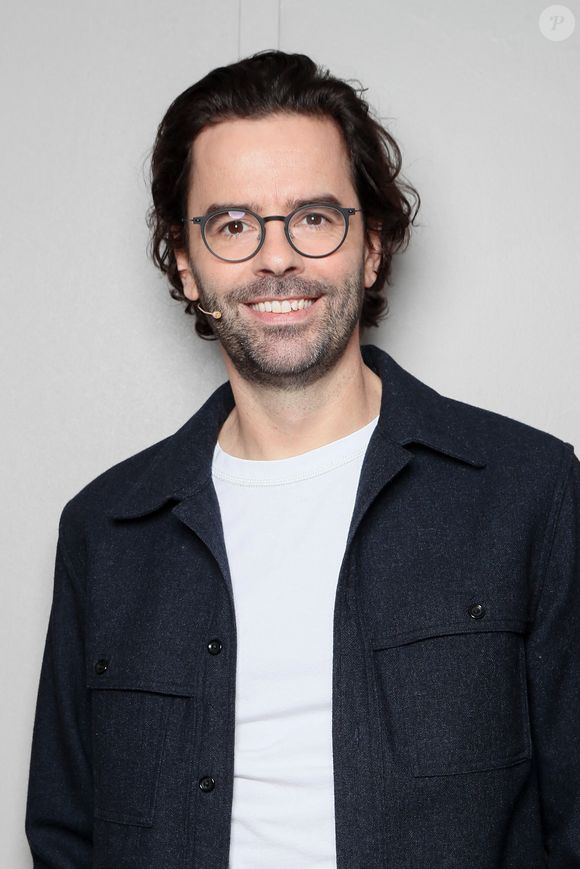 "C'est vrai que c'est toujours une épreuve, et c'est quelque chose dont on ne parle pas", a premièrement déclaré le journaliste

Exclusif - Thomas Isle - Backstage de l'enregistrement de l'émission "100% Logique", présentée par C.Féraud et diffusée le 5 octobre sur France 2
© Christophe Clovis / Bestimage