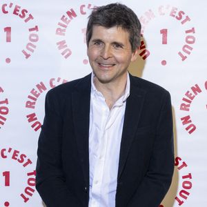 Thomas Sotto au photocall des invités au dîner de gala de l'association "Un rien c'est tout" au musée de l'armée aux Invalides à Paris le 7 mars 2024. © Cyril Moreau / Bestimage