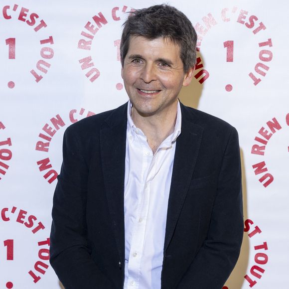 Thomas Sotto au photocall des invités au dîner de gala de l'association "Un rien c'est tout" au musée de l'armée aux Invalides à Paris le 7 mars 2024. © Cyril Moreau / Bestimage