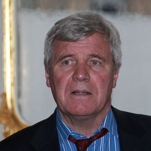 Bruno Masure assistant à la cérémonie de remise de la médaille de Commandeur dans l'Ordre de la légion d'honneur par le ministre français de la Culture Frédéric Mitterrand au siège du ministère de la Culture, à Paris, France, le 28 novembre 2011. Photo par Denis Guignebourg/ABACAPRESS.COM