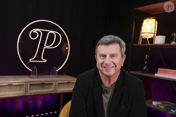 Pascal Bataille en interview pour "Purepeople", avec le format "En privé avec"