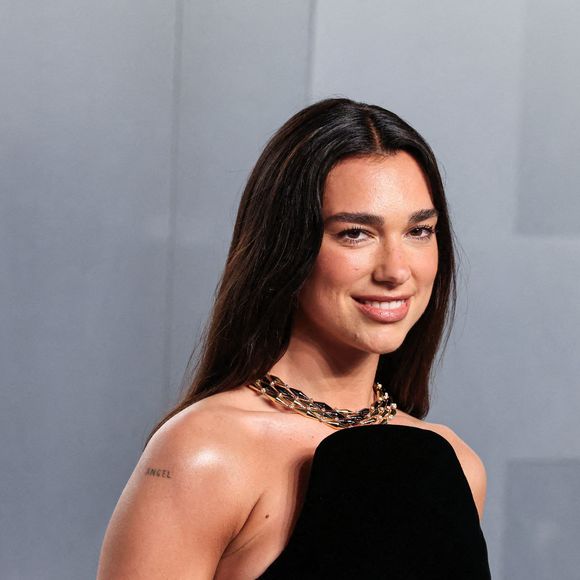 Dua Lipa portant Schiaparelli SS26 Couture et des bijoux Bvlgari arrive à la 2026 Vanity Fair Oscar Party (98th Annual Academy Awards) Hosted By Mark Guiducci tenue à la David Geffen Galleries at the Los Angeles County Museum of Art (LACMA) at 5905 Wilshire Blvd le 15 mars 2026 à Museum Row, Miracle Mile, Los Angeles, Californie, États-Unis. Photo par Xavier Collin/Image Press Agency/ABACAPRESS.COM