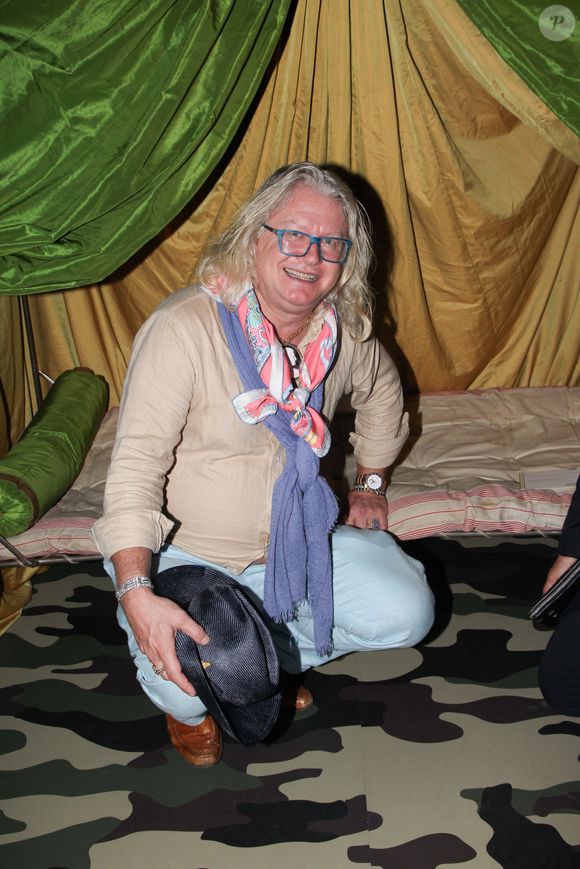 Exclusif - Pierre-Jean Chalençon - Exposition de la collection de Pierre-Jean Chalençon pour la vente "Napoléon: Une collection historique" chez Sotheby's à Paris le 19 juin 2025.
C'est le styliste Jean-Charles de Castelbajac, qui a apporté sa touche colorée à la vitrine de la vente du 25 juin, consacrée aux objets provenant du trésor de Pierre-Jean Chalençon, l'un des plus grands collectionneurs privés d'objets napoléoniens au monde. © Baldini/Bestimage