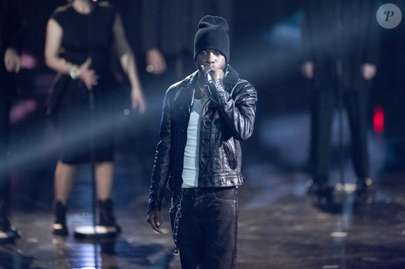 Selon le "New York Post" quelques minutes seulement avant le drame, il aurait écouté à plusieurs reprises la chanson "Un zder, Un Thé" du rappeur Français Josman, dont le clip le montre en train de mettre le feu à une poubelle. 

Le rappeur français Josman se produit sur scène lors des 39e Victoires de la Musique à la Seine Musicale le 9 février 2024 à Boulogne-Billancourt, France. Photo par David NIVIERE/ABACAPRESS.COM