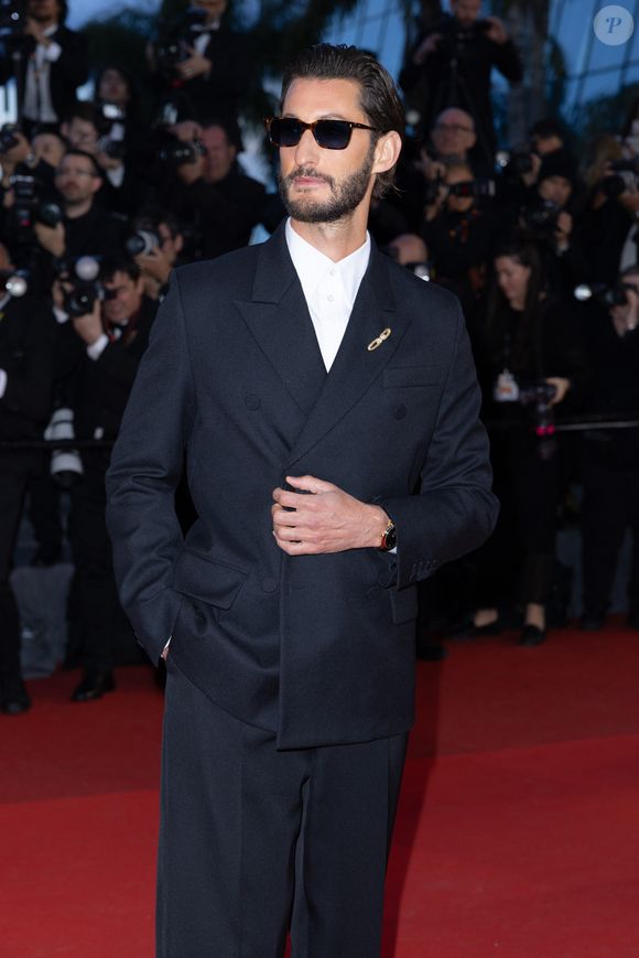 Pierre Niney - Montée des marches du film "Histoires parallèles" lors du 79ème Festival International du Film de Cannes, le 14 mai 2026. 

© Olivier Borde / Bestimage