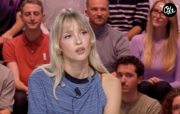 L’artiste de 30 ans a répondu sans détour. “Ce mouvement m’interpelle et je suis de tout cœur avec eux."

Angèle sur le plateau de Quotidien sur TMC le 14 octobre 2026