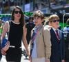 Ce dimanche 25 mai, Raphaël Elmaleh, le fils de Charlotte Casiraghi fruit de son ancienne relation avec Gad Elmaleh a été immortalisé avec ses cousins.
Charlotte Casiraghi et son fils Raphael Elmaleh lors du Grand Prix de Formule 1 (F1) Tag Heuer de Monaco le 25 mai 2025. © Lionel Urman/Bestimage