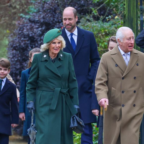 Prince Louis, Princesse Charlotte, Prince George, Camilla Parker Bowles, reine consort d'Angleterre, Le prince William, prince de Galles,  Le roi Charles III d'Angleterre - La famille royale britannique se rend à la messe de Noël à Sandringham le 25 décembre 2024.