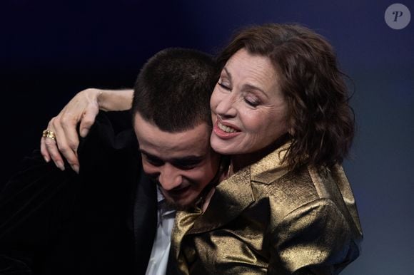 Exclusif - Tina Arena et son fils Gabriel Joseph Mancini pour les surprises lors de l'enregistrement de l'émission "La Boîte à secrets", présentée par F.Bollaert et diffusée le 23 janvier sur France 3, dans les studios du Lendit à Saint-Denis, France, le 16 décembre 2025. © Cyril Moreau/Bestimage