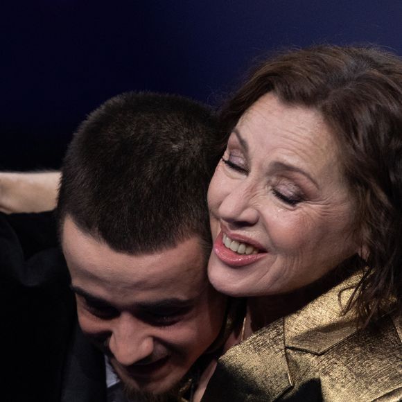 Exclusif - Tina Arena et son fils Gabriel Joseph Mancini pour les surprises lors de l'enregistrement de l'émission "La Boîte à secrets", présentée par F.Bollaert et diffusée le 23 janvier sur France 3, dans les studios du Lendit à Saint-Denis, France, le 16 décembre 2025. © Cyril Moreau/Bestimage